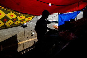 خیابان مجیدیه مشهد ساعت ۱۶، یکشنبهبازار.
خیابان مجیدیه یکی از بزرگترین و پر رفت و آمد ترین بازارهای هفتگی مشهد است اما با شیوع ویروس کرونا رونق این بازار کاهش یافته است.