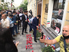 حضور جمعی از دانشجویان و ایرانیان مقیم مسکو در مقابل سفارت لبنان در روسیه