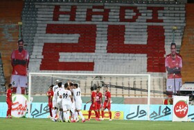 برتری یک گله ذوب‌آهن برابر پرسپولیس در نیمه نخست