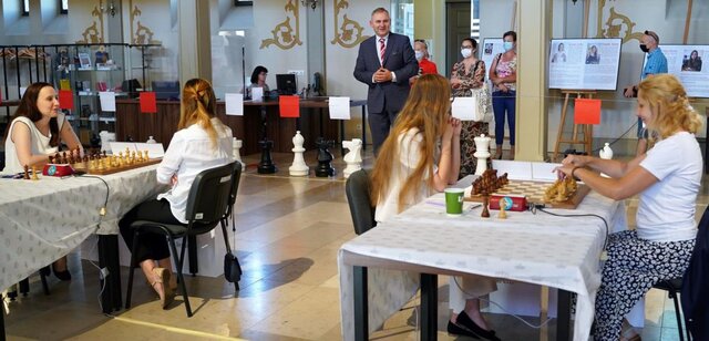 برگزاری رقابت های شطرنج در لهستان بدون رعایت موارد بهداشتی!