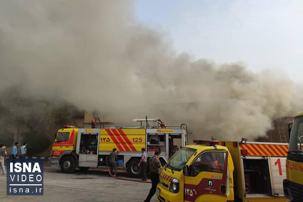 ویدئو / آتش‌سوزی بخشی از بازار پردیس ۱ در جزیره کیش