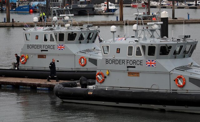 نیروهای مسلح انگلیس برای مقابله با ورود پناهجویان وارد عمل می‌شوند