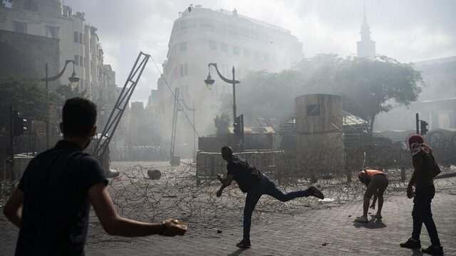 التهاب در مرکز بیروت؛ آتش‌سوزی نزدیک مقر پارلمان لبنان و یورش مجدد به برخی وزارتخانه‌ها