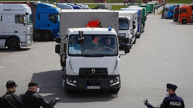 مرزبانان لهستان کامیونِ حامل ۳۴ مهاجر غیرقانونی را توقیف کردند