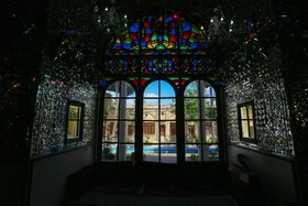 مهمترین قسمت تکیه بیگلربیگی، بخش غربی آن است و گنبدخانه حسینیه در آن قراردارد، این قسمت شامل ایوان نسبتا بزرگی است که از طریق یک رشته پلکان سنگی سه پلهای به حیاط تکیه راه دارد.