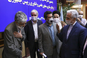  منصور غلامی، وزیر علوم، تحقیقات و فناوری و غلامعلی حداد عادل در مراسم تقدیر از برگزیدگان یازدهمین دوره جشنواره بین‌المللی فارابی