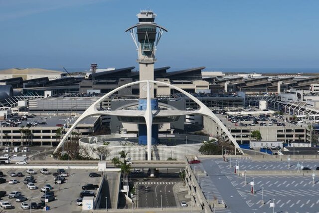 رؤیت یک جت پک‌ سوار مشکوک در فرودگاه لس آنجلس