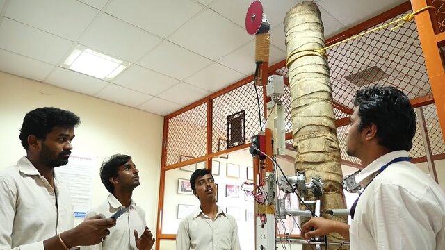 هندی‌ها برای چیدن نارگیل، ربات ساختند