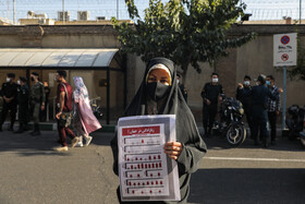 تجمع اعتراضی شهروندان تهرانی مقابل سفارت فرانسه