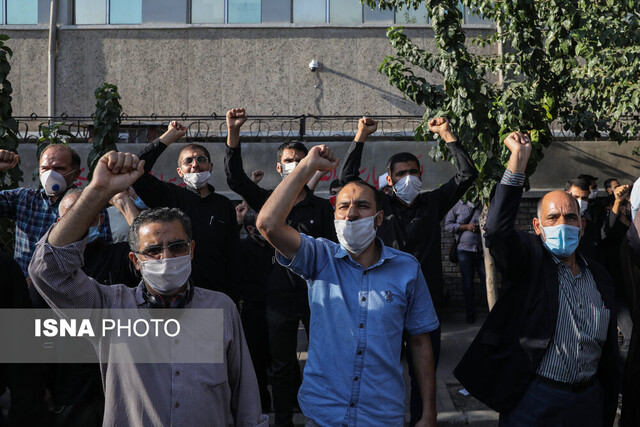 تجمع تعدادی از بازنشستگان بهداشت و درمان در اصفهان 