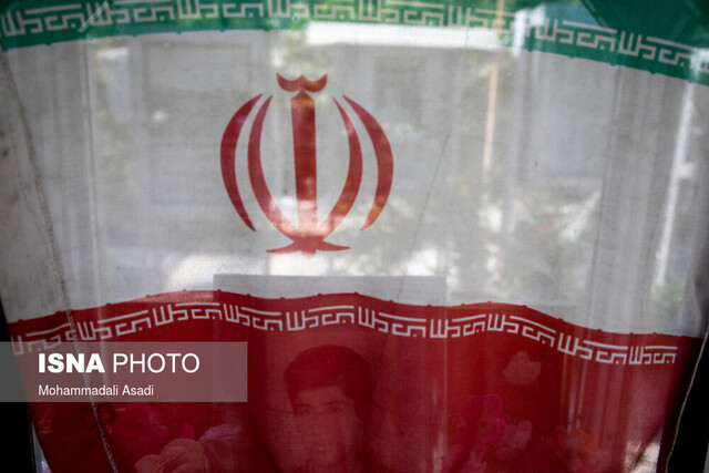 گلزارهای شهدای استان قم گلباران می شوند
 گلزارهای شهدای استان قم گلباران می شوند