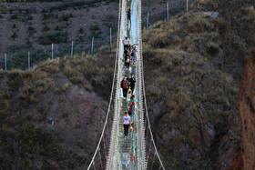 نخستین پل معلق تمام شیشهای قوسی شکل جهان اردبیل