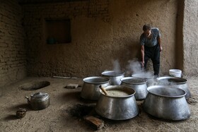 شیره انگور به دلیل مزه شیرین، مطبوع و ملایم، در نان‌های محلی، شیربرنج، فِرنی و حلوا به کار می‌رود.