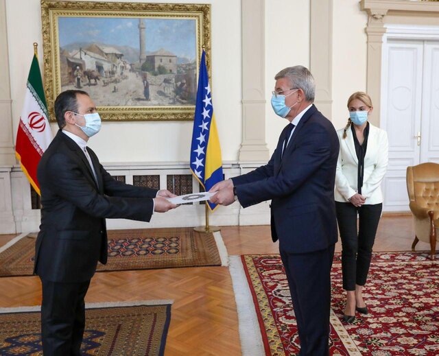 تقدیم استوارنامه سفیر جدید کشورمان به رئیس شورای ریاست جمهوری بوسنی