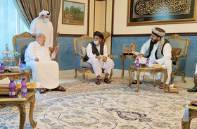 دیدار هیئتی از طالبان با رئیس اتحادیه جهانی علمای مسلمان در دوحه