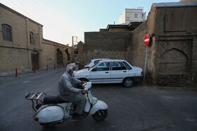 «چمن» محله کبابیان؛ نقل است که می‌گویند در روزگاری نه چندان دور محله‌های قدیمی فراوانی داشته و هر کدام از محله‌ها  قصه‌‌‌‌ تلخ و شیرین زیادی در دلش پنهان بوده امروز اما وقتی در شهر قدم می‌زنیم نه خبر از محله‌های قدیمی هست نه از قصه‌هایش. 