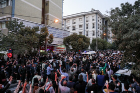 حال و هوای علاقهمندان استاد شجریان مقابل بیمارستان جم پس از شنیدن خبر درگذشت او