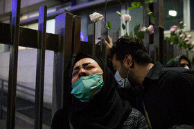 حال و هوای علاقهمندان استاد شجریان مقابل بیمارستان جم پس از شنیدن خبر درگذشت او