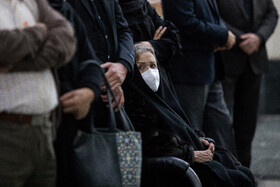 فرخنده گل افشان در مراسم اقامه نماز بر پیکر استاد محمدرضا شجریان