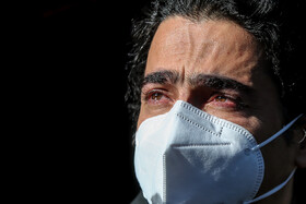 همایون شجریان در مراسم خاکسپاری پیکر محمدرضا شجریان در محوطه آرامگاه فردوسی واقع در توس