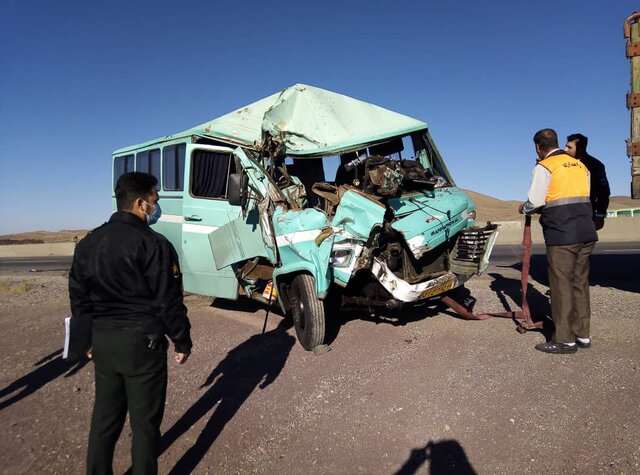 برخورد مینی‌بوس با کامیون در استان قزوین ۹ مصدوم برجای گذاشت
