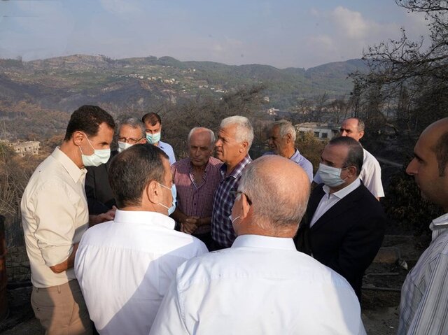 بازدید اسد از مناطق آسیب دیده از آتش‌سوزی‌های اخیر در این کشور