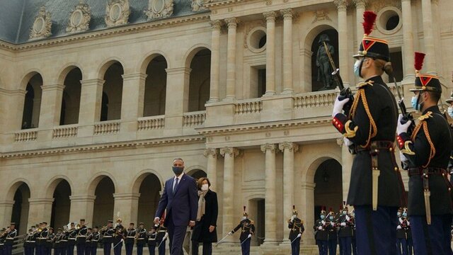 دیدار الکاظمی با نخست وزیر فرانسه در پاریس