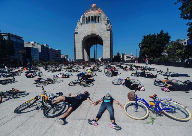 عکس روز/ دوچرخه‌سوارها علیه راننده‌ها