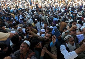ازدحام برای گرفتن ویزای پاکستان در شرق افغانستان با چندین کشته و زخمی همراه شد