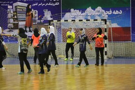 پیروزی پرگل سپاهان مقابل پرسپولیس در لیگ برتر هندبال زنان/ صدرنشینی اشتاد سازه در گروه یک