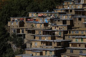 نمای کاهگلی خانه‌های اهالی این روستاها بافت سنتی و دست نخورده و بکر را نشان می‌دهد، به همین دلیل گلین یکی از ۱۰ روستایی بود که سال گذشته منظر فرهنگی آن در فهرست آثار ملی کشور به ثبت رسید.