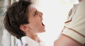 اضطراب کنکوریها و رفتار بد با والدین، بیشترین علت تماس با «صدای یارا» /دلایل تماس پدران