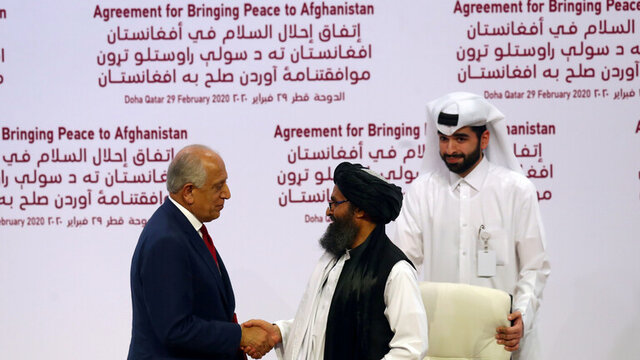 سی ان ان: بایدن خلیلزاد را به عنوان مذاکره کننده صلح با طالبان نگه می دارد