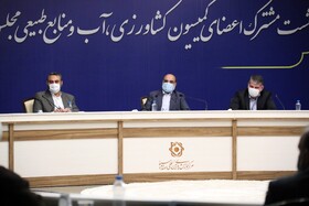 در بیشتر برنامه‌های صداوسیما جوانان را به کشاورزی ترغیب می‌کنیم