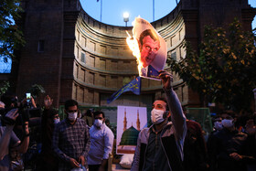 تجمع اعتراضی مقابل سفارت فرانسه در تهران