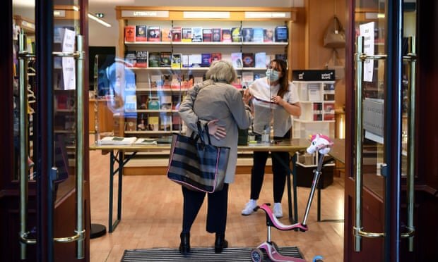 تلاش کتاب‌فروشی‌های فرانسه برای تعطیل نشدن
