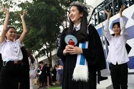 دانشجویان معترض تایلندی جشن فارغ‌التحصیلی سلطنتی را تحریم کردند