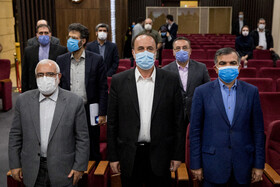حمیدرضا حاجی‌بابایی رییس کمیسیون برنامه و بودجه و محاسبات مجلس و مرتضی بختیاری، رییس کمیته امداد امام خمینی(ره) در مراسم رونمایی از کتاب و طرح ملی مزیت سنجی شغلی