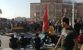 تجمع تظاهرکنندگان عراقی در برابر استانداری ذی‌قار و بستن ساختمان آن