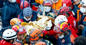نجات دختربچه ۳ ساله از زیر آوار پس از ۶۵ ساعت در ازمیر