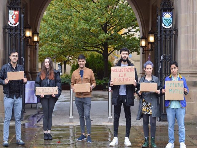 اعتراض دانشجویان هندی دانشگاه منچستر به تصمیمات کرونایی این دانشگاه