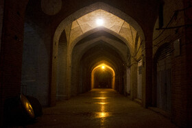 بازار مس‌گرهای کرمان که حوالی ساعت ۱۸ تعطیل شده است.