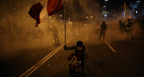 پلیس از گاز اشک‌آور علیه معترضان در پرو استفاده کرد