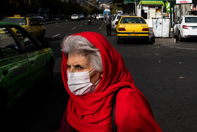 پرسه در خیابان روایتی تصویری است از خیابان‌های شهر، با رنگ و زمینه‌ای تازه از آنچه در پیرامون ماست، اما نمی‌بینیم. این مجموعه، روایت « قرمزها » است.