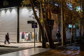 این تصاویر، وضعیت پایتخت در ساعات اولیۀ اعمال محدودیتهای روزهای اخیر را نشان میدهد؛ یعنی از ساعت ۶ بعدازظهر تا ۸ شب. خیابان فلسطین