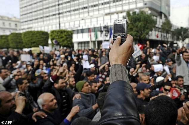 بهار عربی؛ اولین انقلاب اسمارتفونی