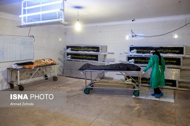 عکس آرشیوی است. جمع قربانیان کرونا در فارس به ۲۶۱۷ نفر رسید