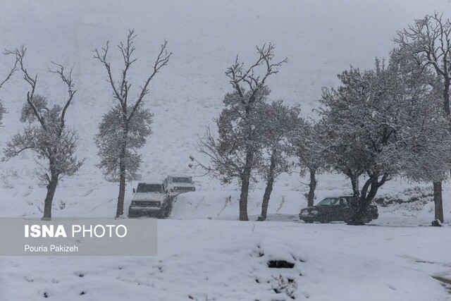 بارش برف و باران پاییزی در نطنز 