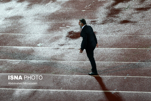 وقتی همه چیز مشکل دارد جز محمود فکری! وقتی همه چیز مشکل دارد جز محمود فکری!