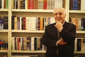استادی که با وجود مشکلات، به خاطر دانشجویانش کار می‌کند